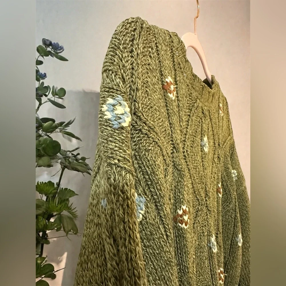 Liz Wear Vintage Cable Knitted Sweater with Embroidered Flowers and Hearts - Picture 3 of 8